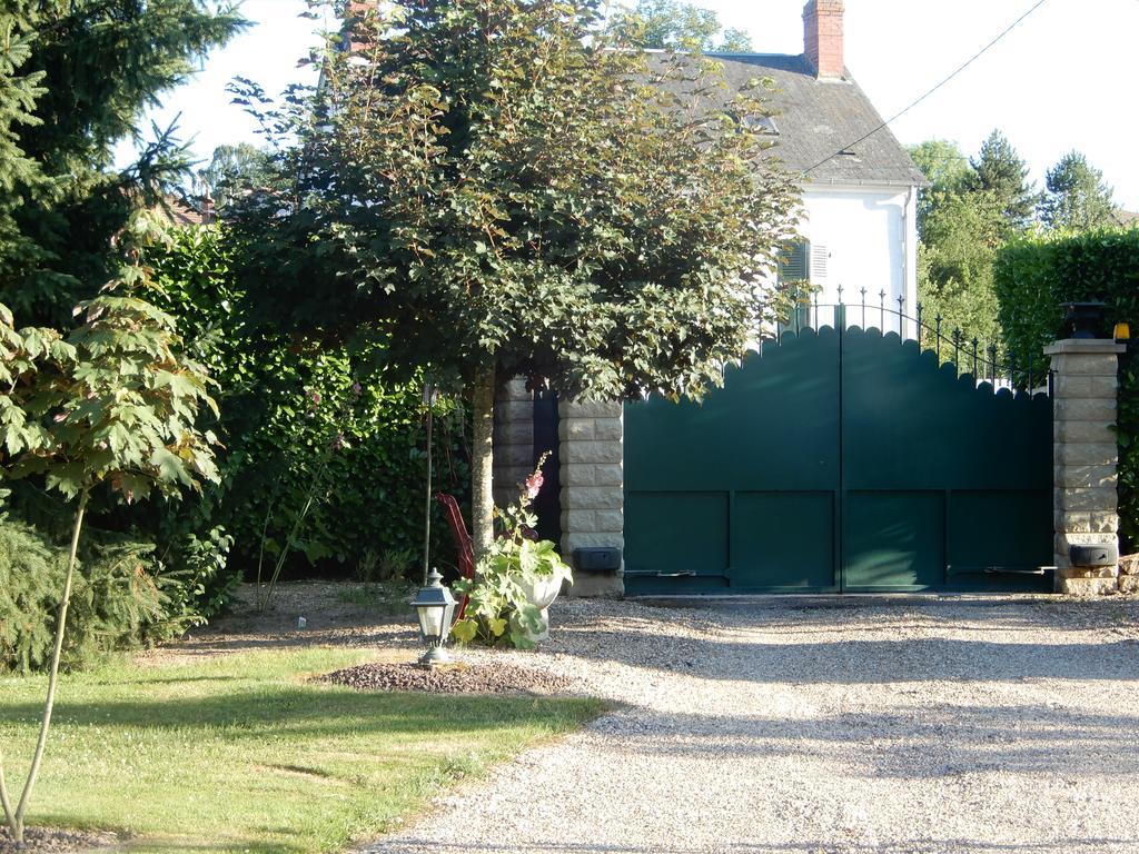 Chez Marie Bed and Breakfast Cercy-la-Tour Exteriör bild