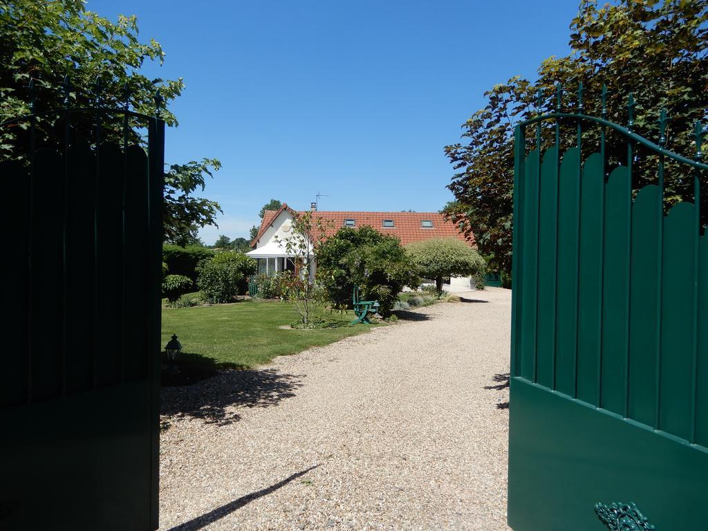 Chez Marie Bed and Breakfast Cercy-la-Tour Exteriör bild